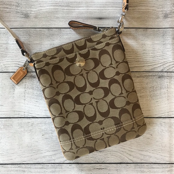 Coach Handbags - Coach Signature Crossbody Bag!